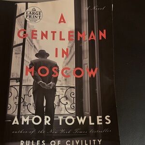 A Gentleman in Moscow Large Print Book